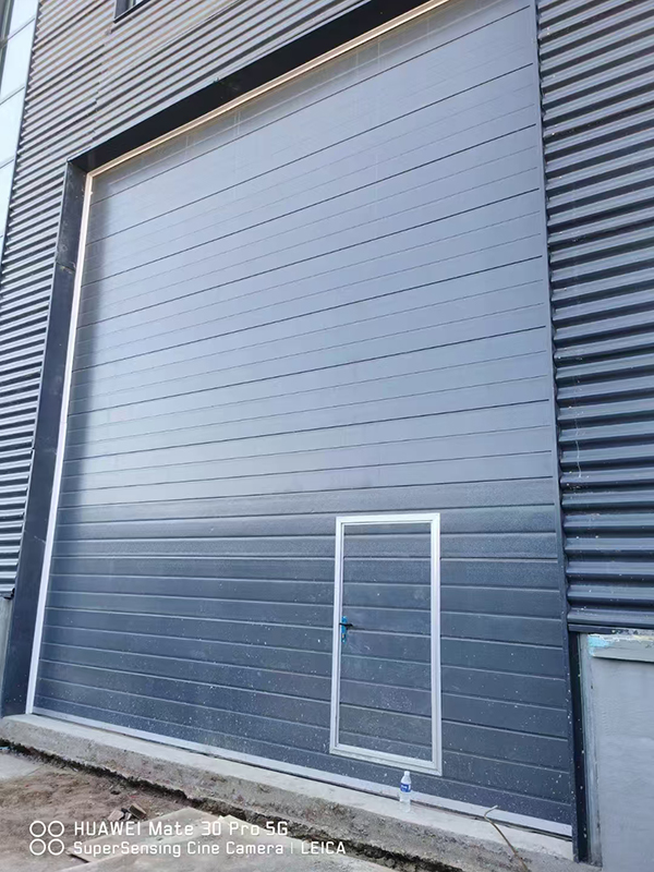 军垦路街道车库门