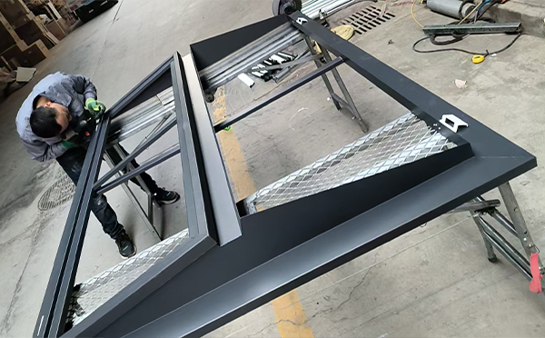 军垦路街道排烟窗