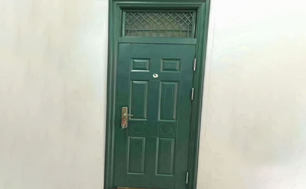 军垦路街道学校教室门