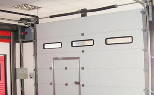 军垦路街道工业提升门的安装方法