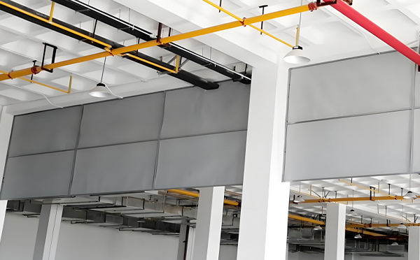 商场防烟分区常闭节点：军垦路街道挡烟垂壁高度与控制器接线图解