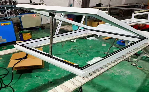 某地下车库出入口军垦路街道排烟窗配置工程