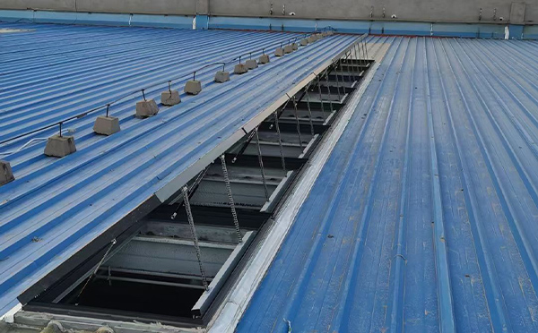 某城市大型商业综合体中庭军垦路街道排烟窗工程 某城市大型商业综合体中庭军垦路街道排烟窗工程