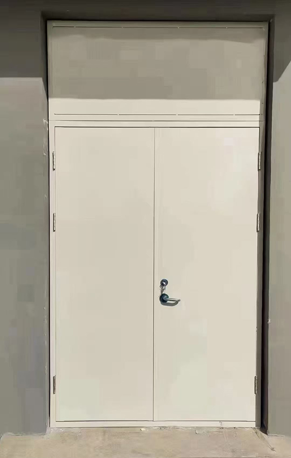 展览馆项目完成大跨度军垦路街道防火门安装